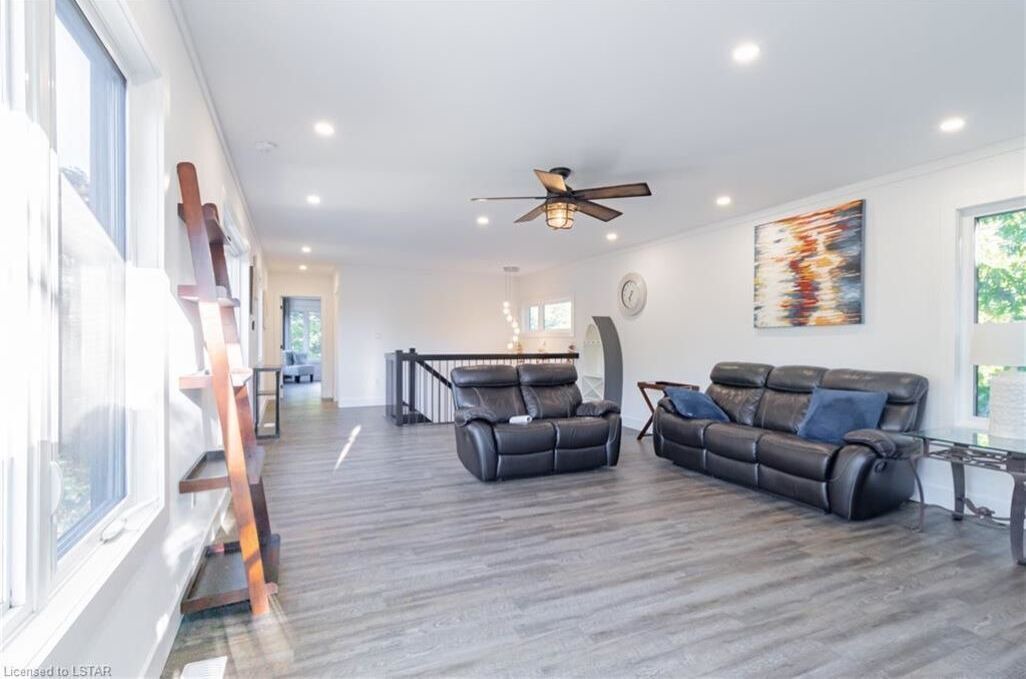 Photo of Livingroom in Grand Bend