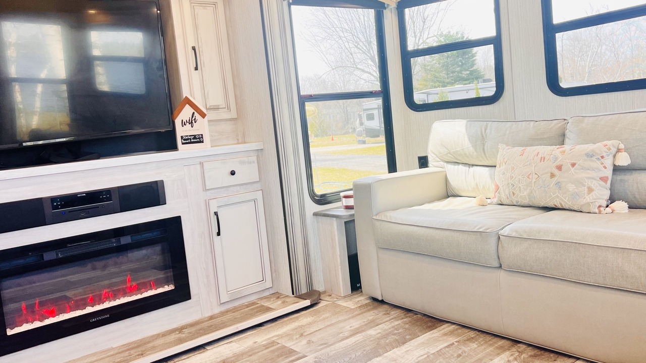 Photo of Livingroom in Halton Hills