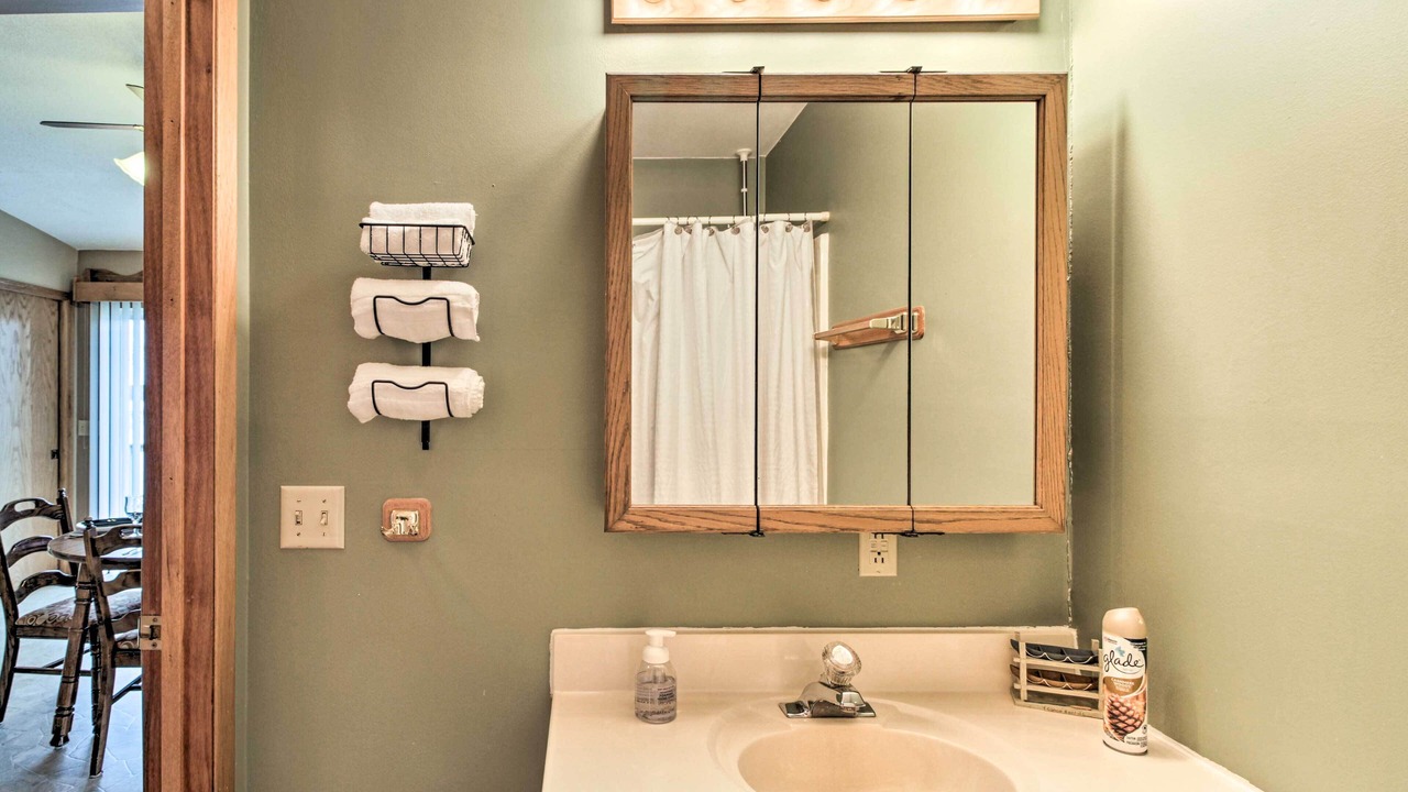 Photo of Bathroom in Motley