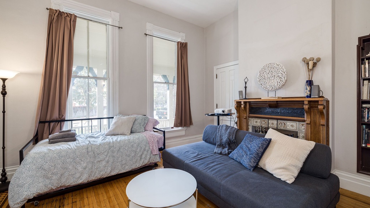 Photo of Bedroom in Summit - University