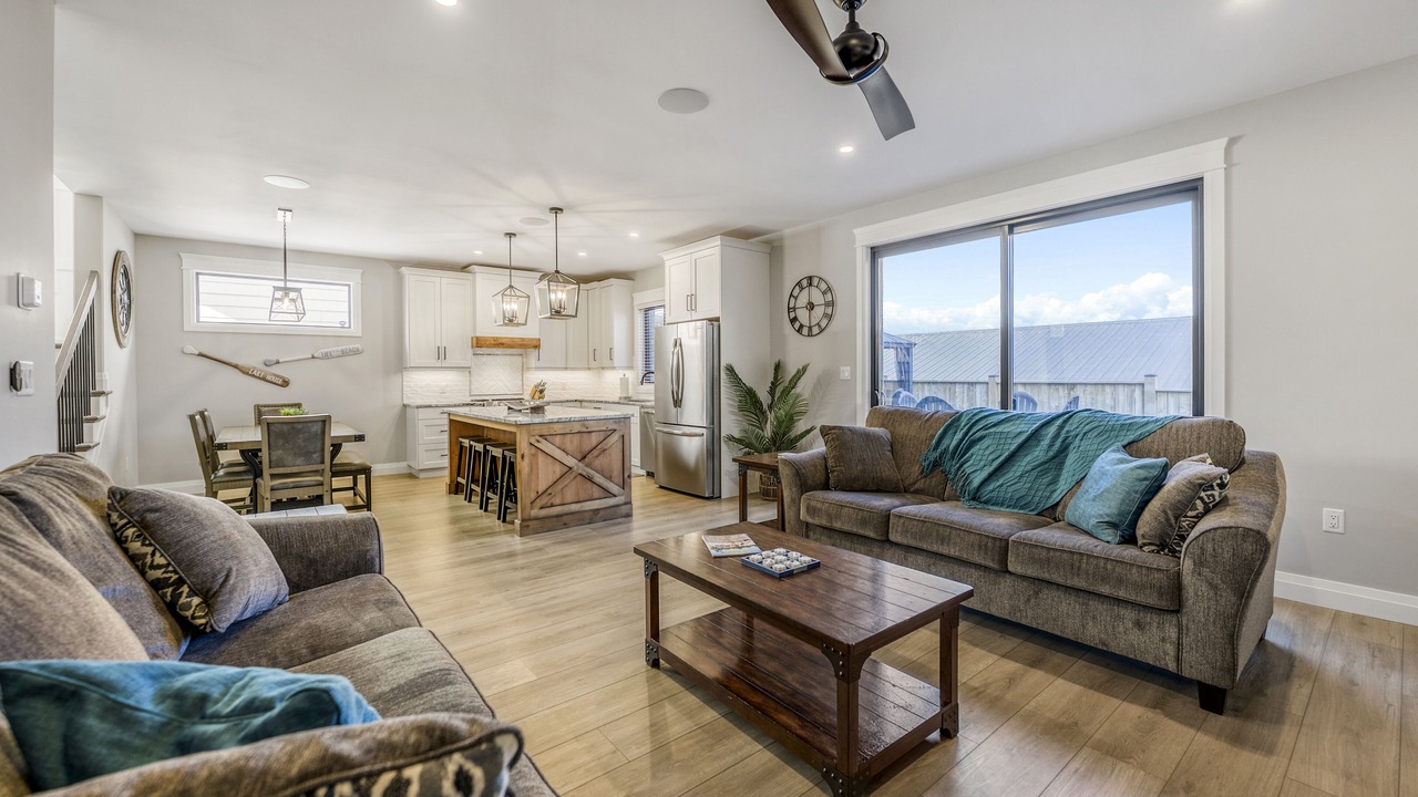 Photo of Livingroom in Grand Bend