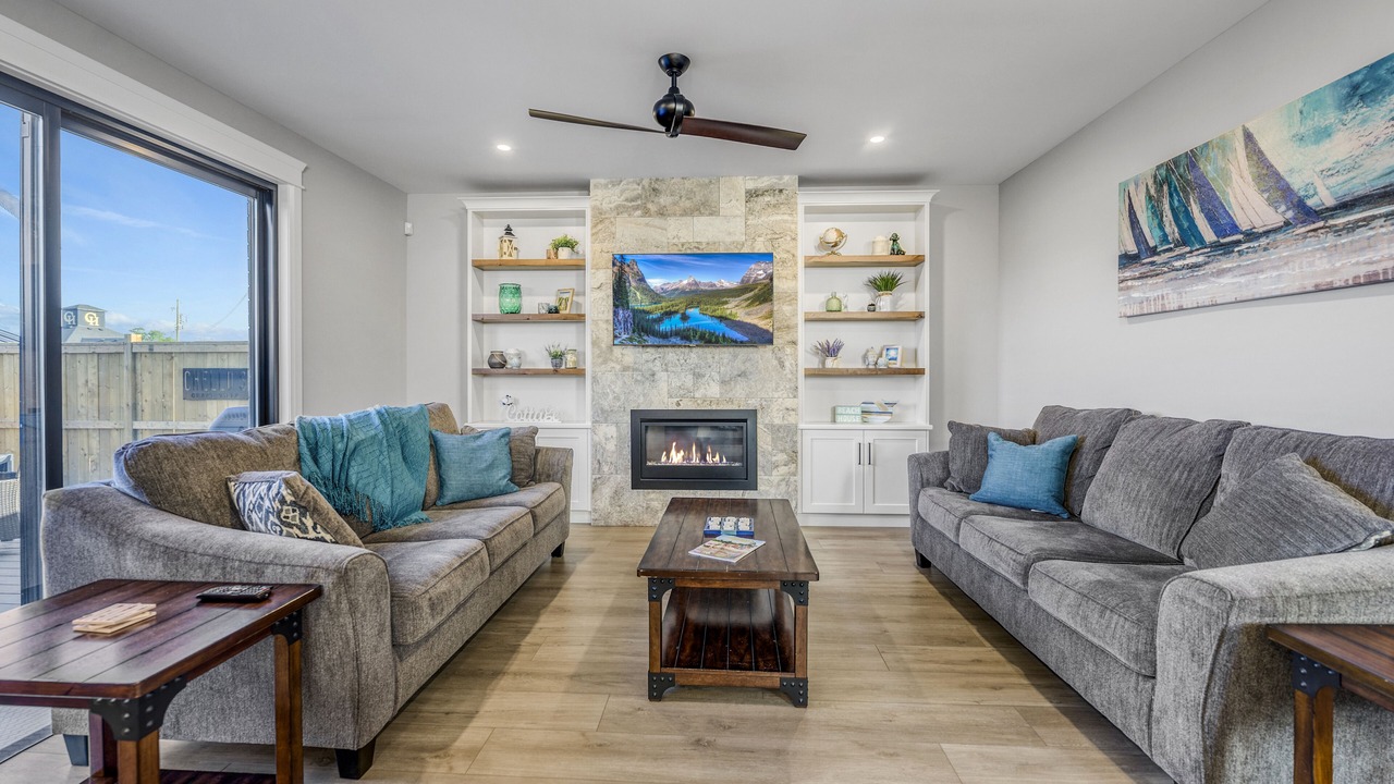 Photo of Livingroom in Grand Bend