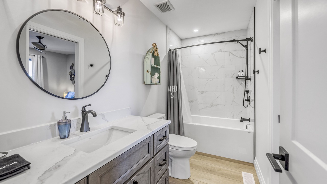 Photo of Bathroom in Grand Bend