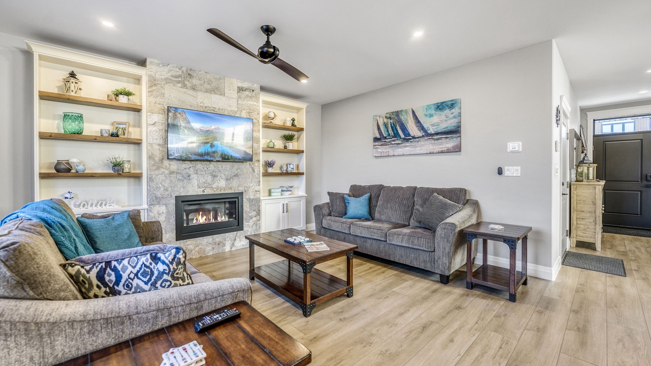 Photo of Livingroom in Grand Bend