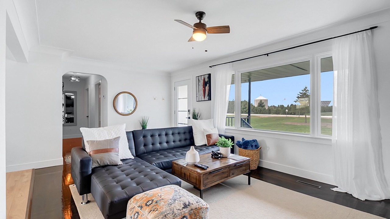 Photo of Livingroom in Pointe aux Roches