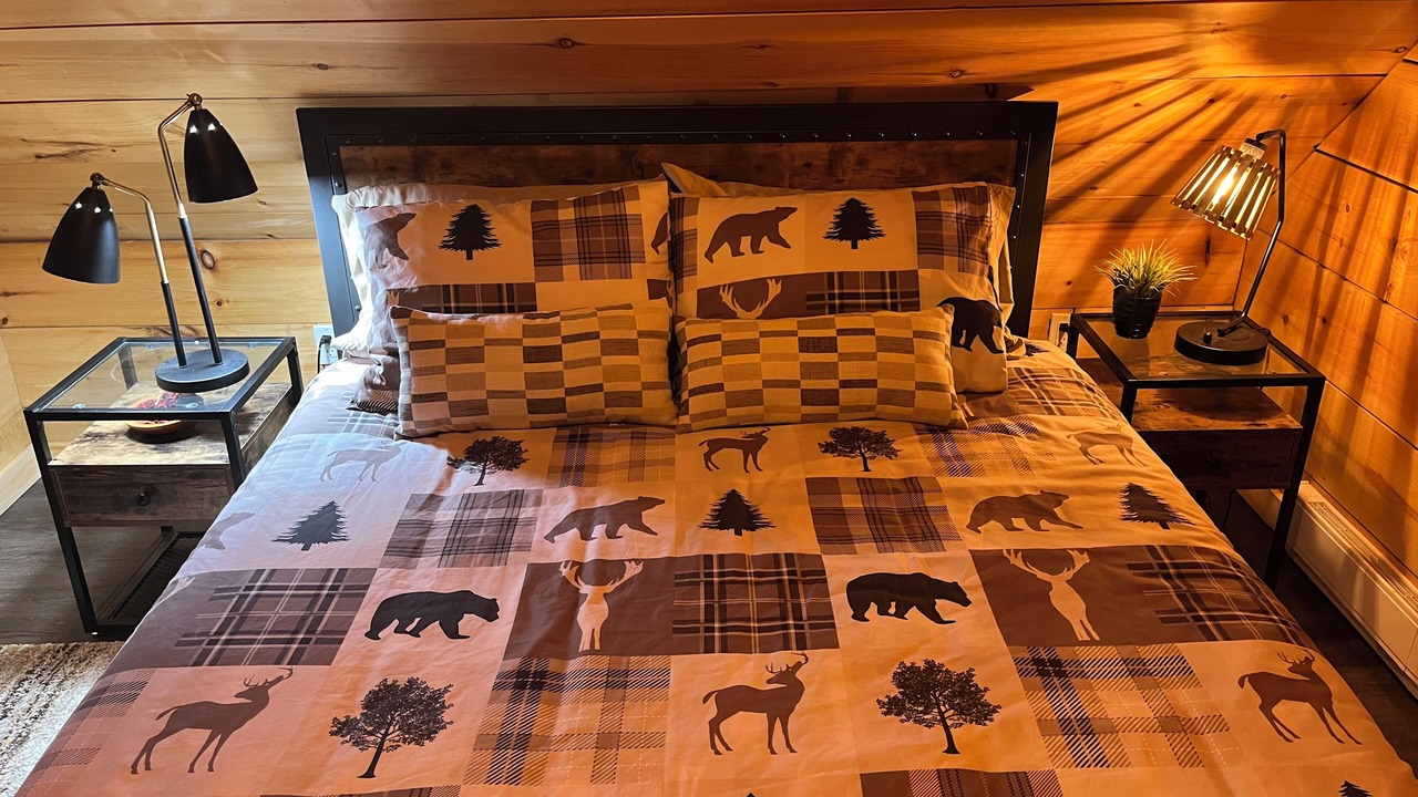 Photo of Bedroom in Algonquin Highlands