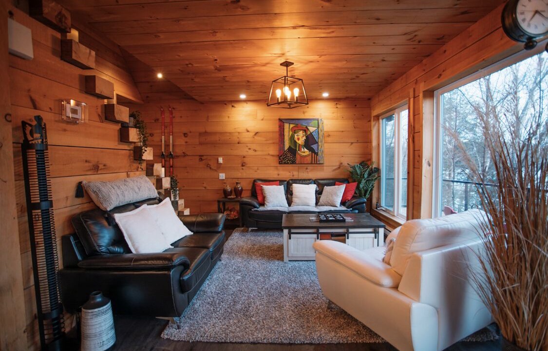 Photo of Livingroom in Algonquin Highlands