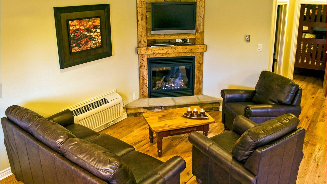 Photo of Livingroom in Lake of Bays