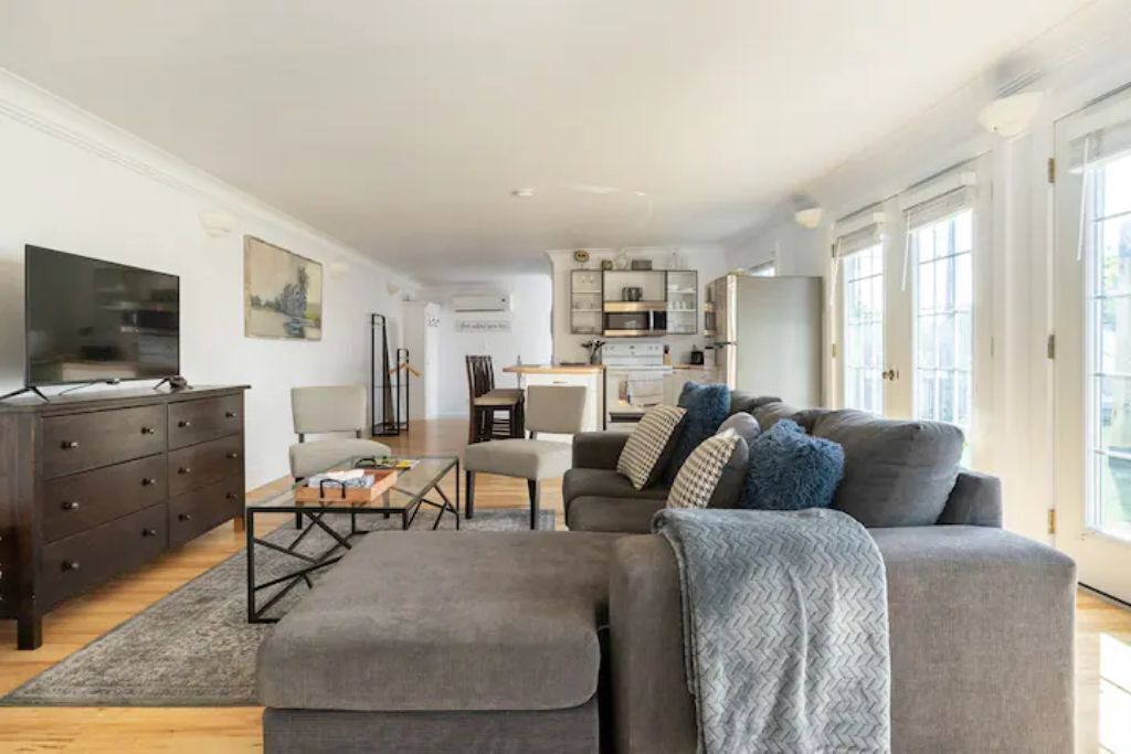 Photo of Livingroom in Belleville