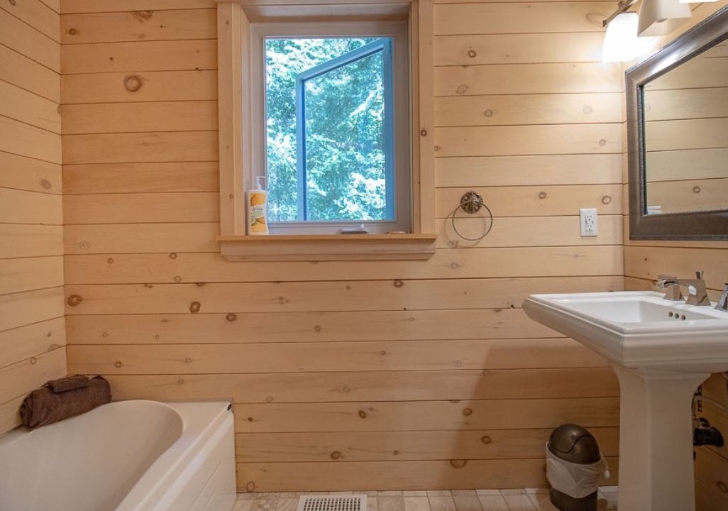 Photo of Bathroom in Havelock-Belmont-Methuen