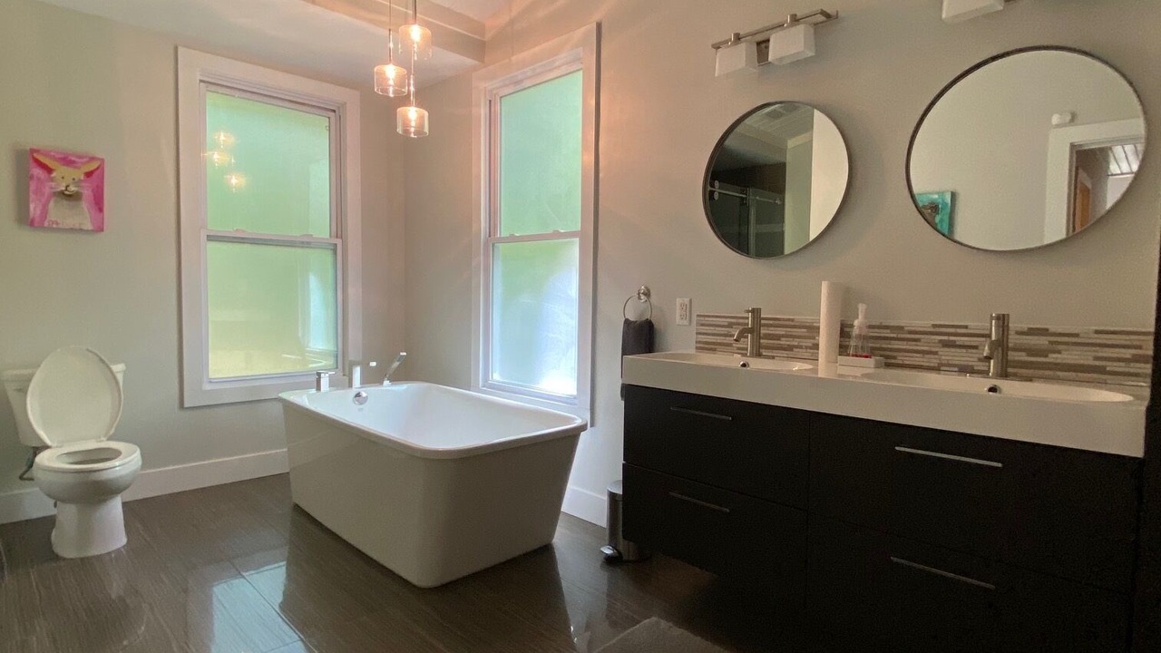 Photo of Bathroom in Grand Bend