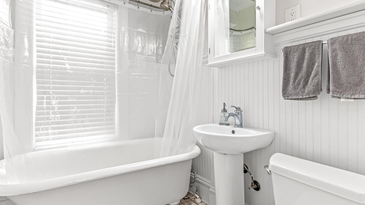 Photo of Bathroom in Linden Hills
