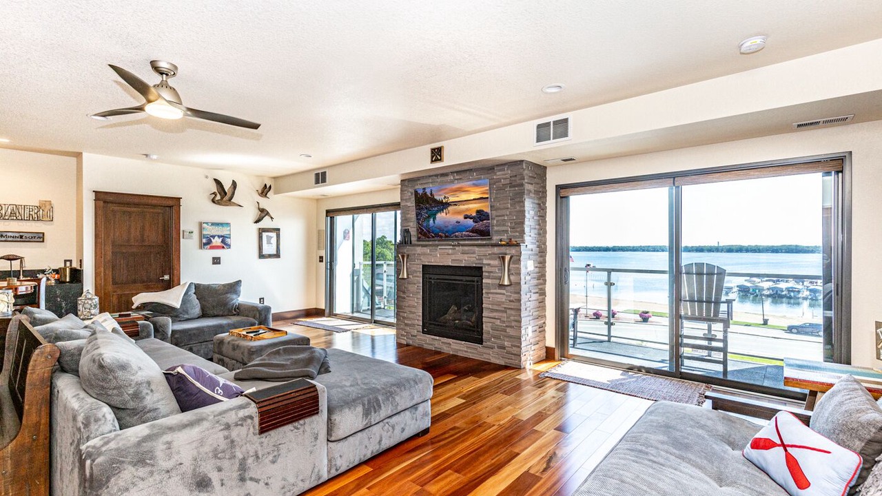 Photo of Livingroom in Detroit Lakes