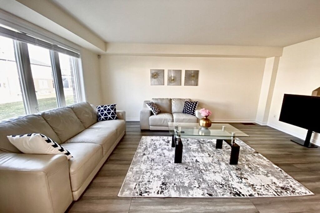 Photo of Livingroom in Thorold