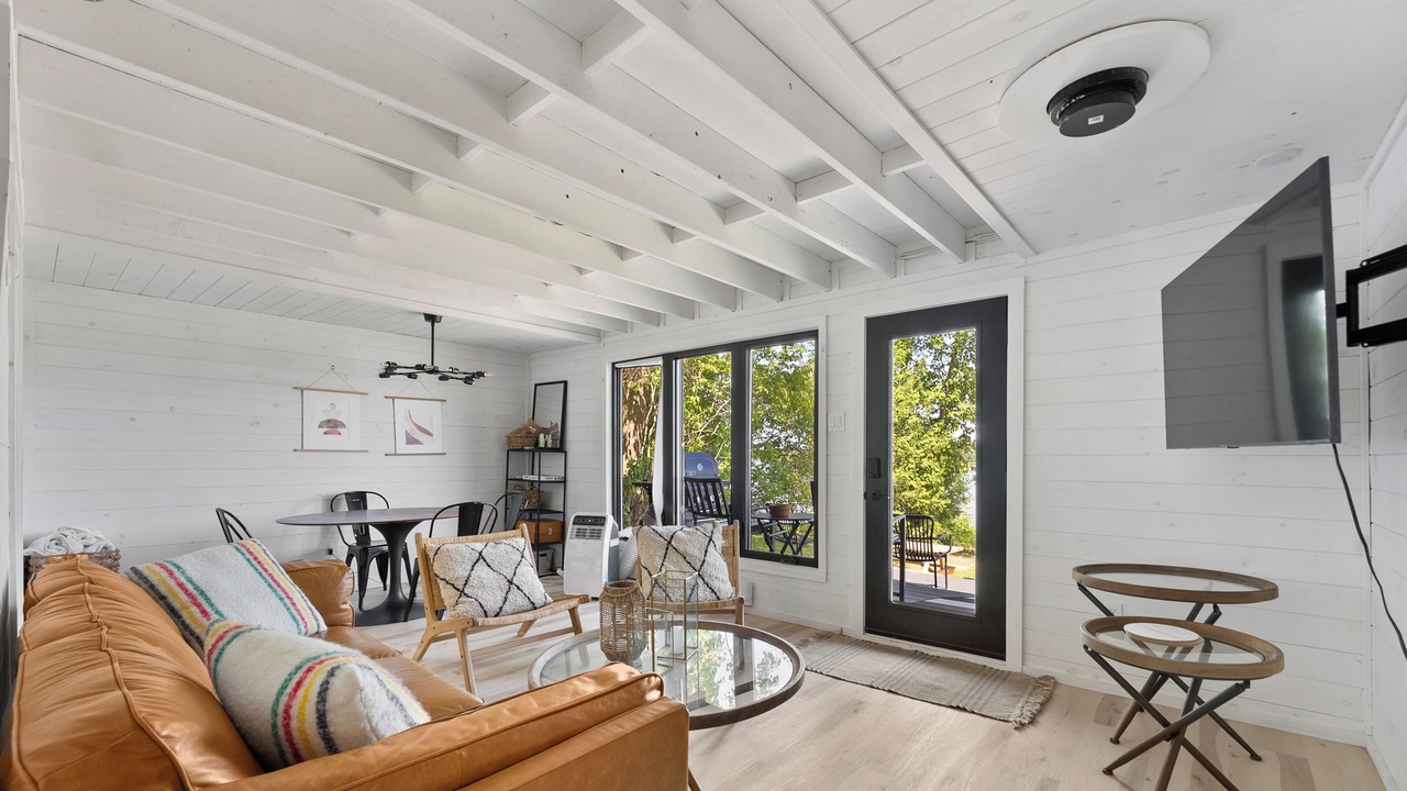 Photo of Livingroom in Laurentian Valley