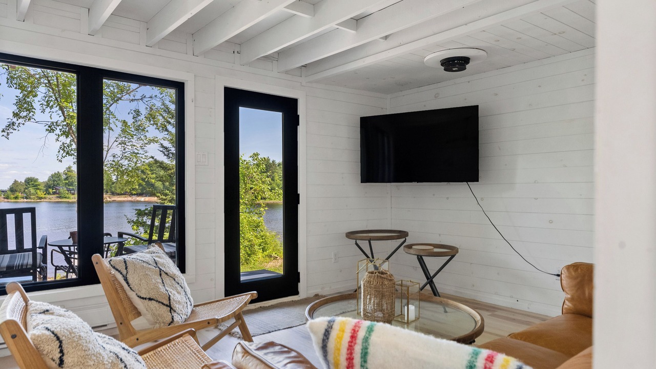 Photo of Livingroom in Laurentian Valley