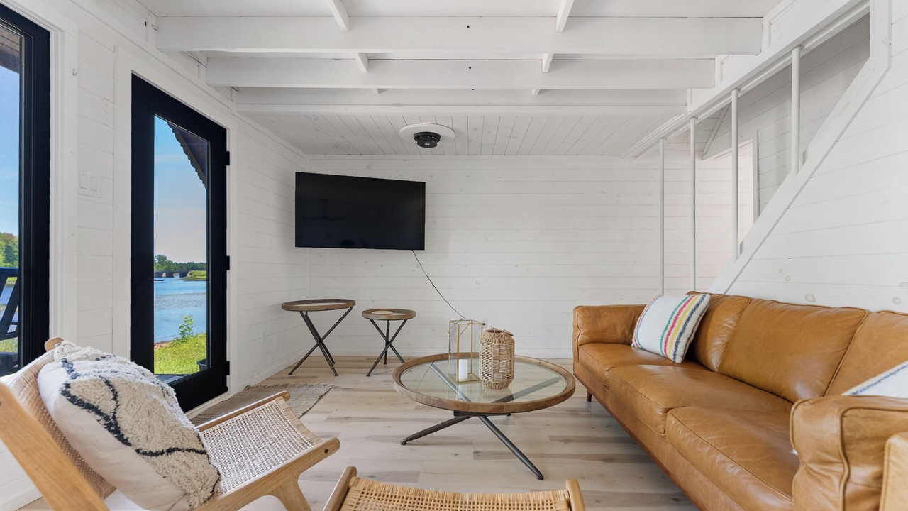 Photo of Livingroom in Laurentian Valley