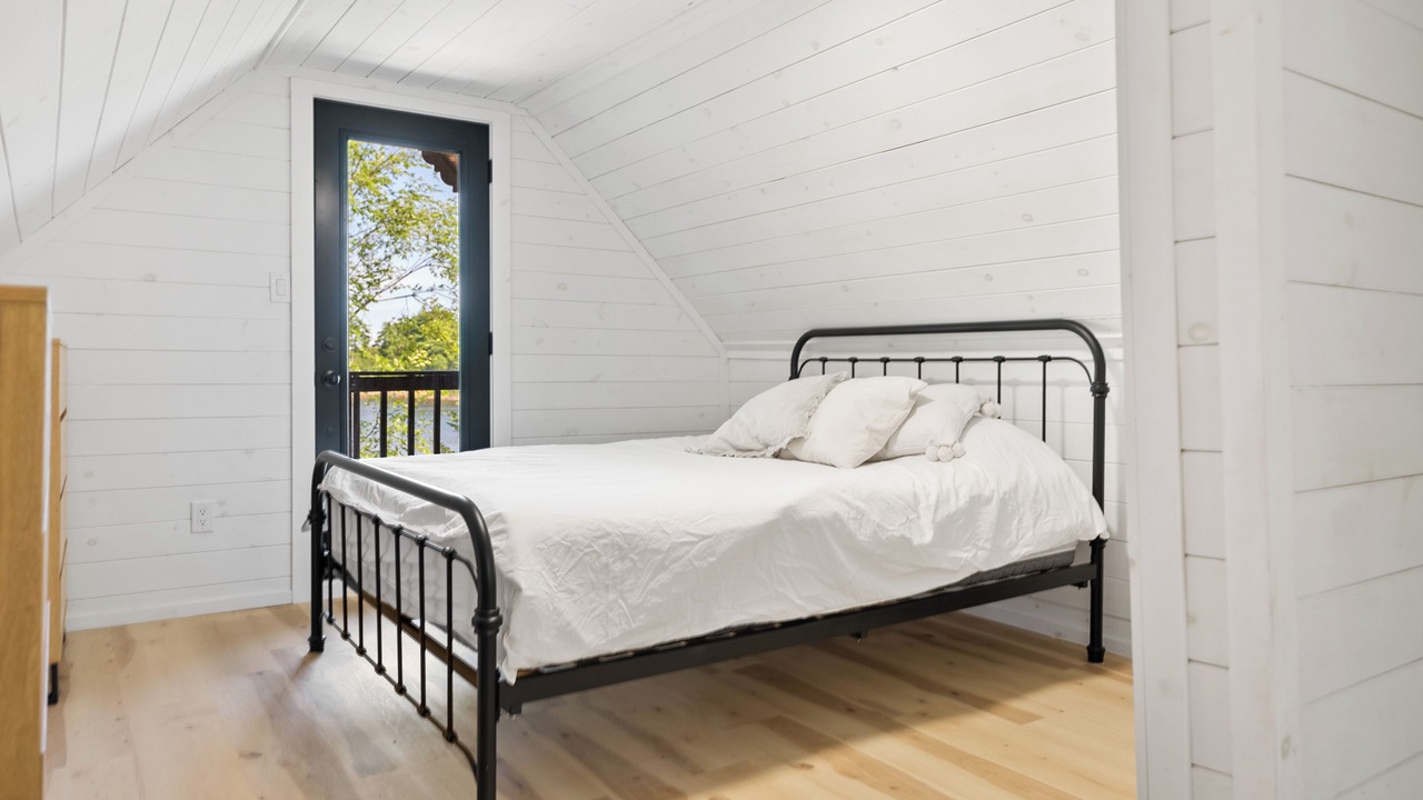 Photo of Bedroom in Laurentian Valley