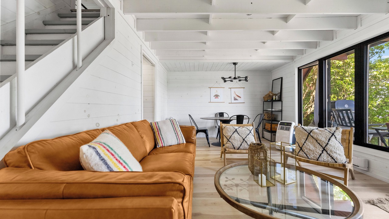 Photo of Livingroom in Laurentian Valley