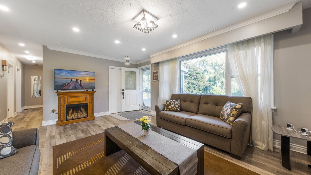 Photo of Livingroom in Clarington