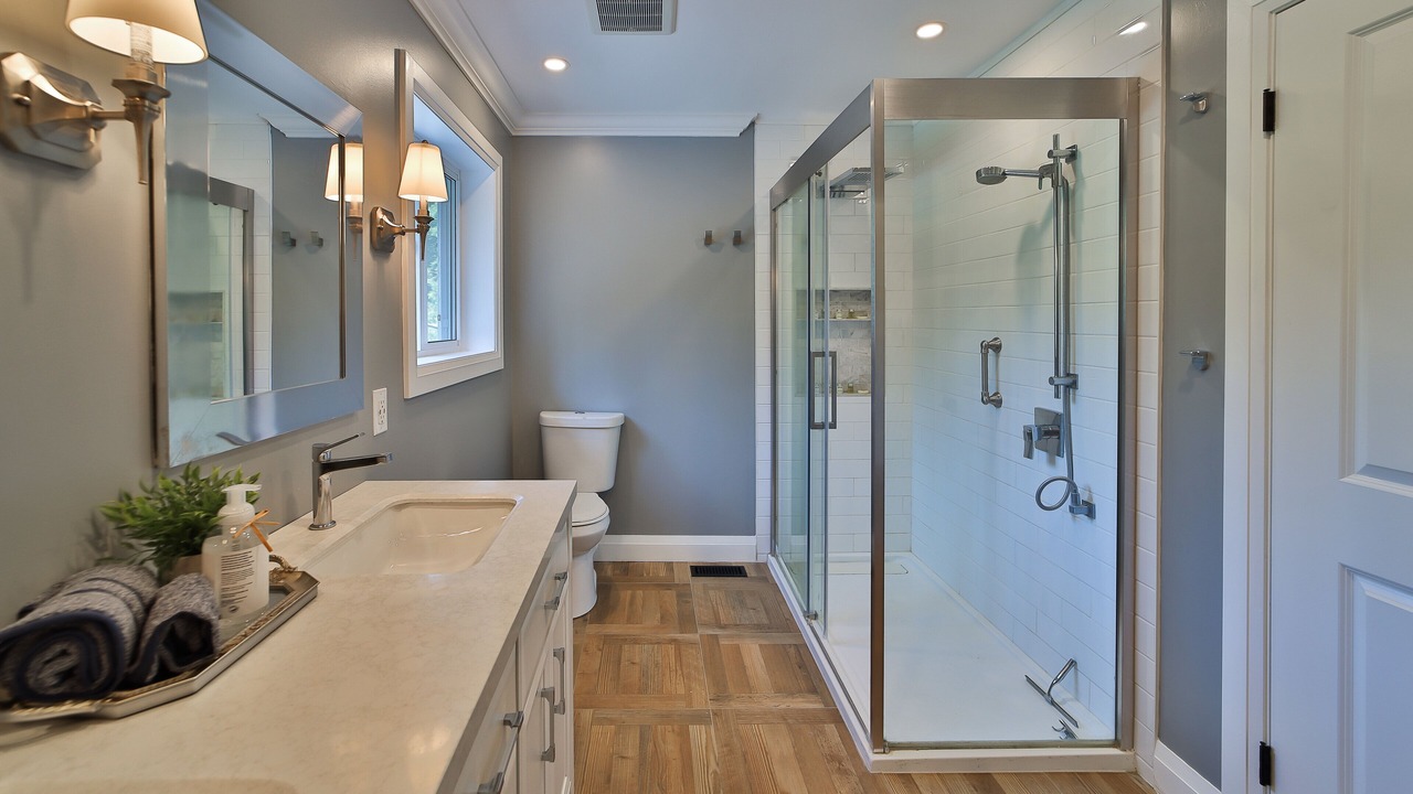 Photo of Bathroom in Mono