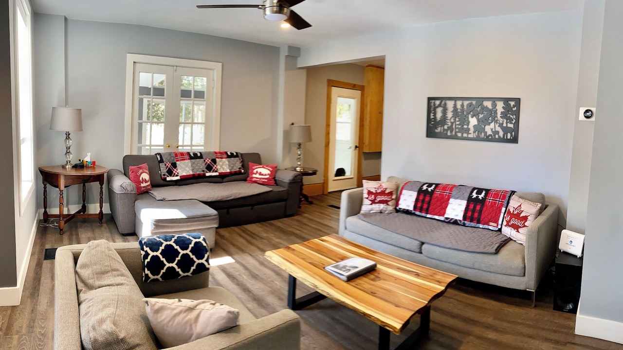 Photo of Livingroom in Lake of Bays