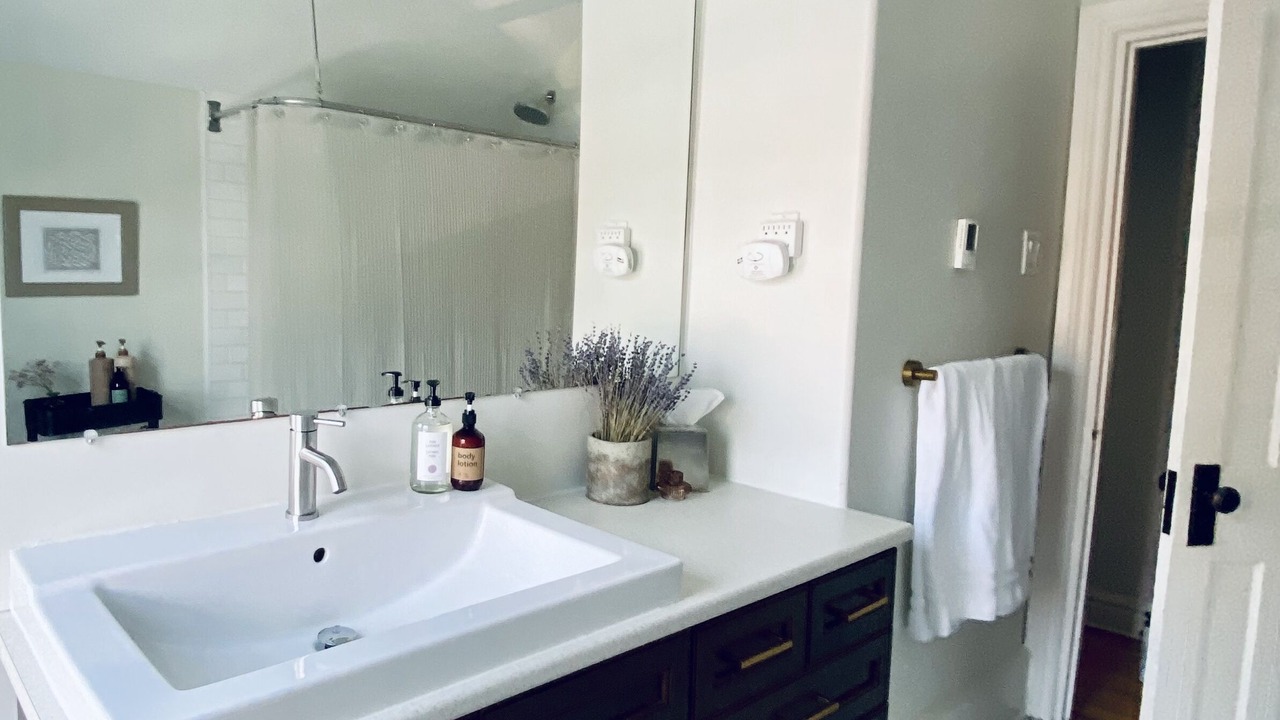 Photo of Bathroom in Inner Harbour