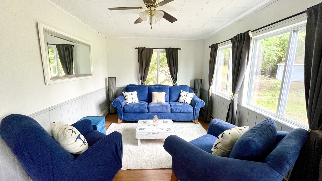 Photo of Livingroom in Port Colborne