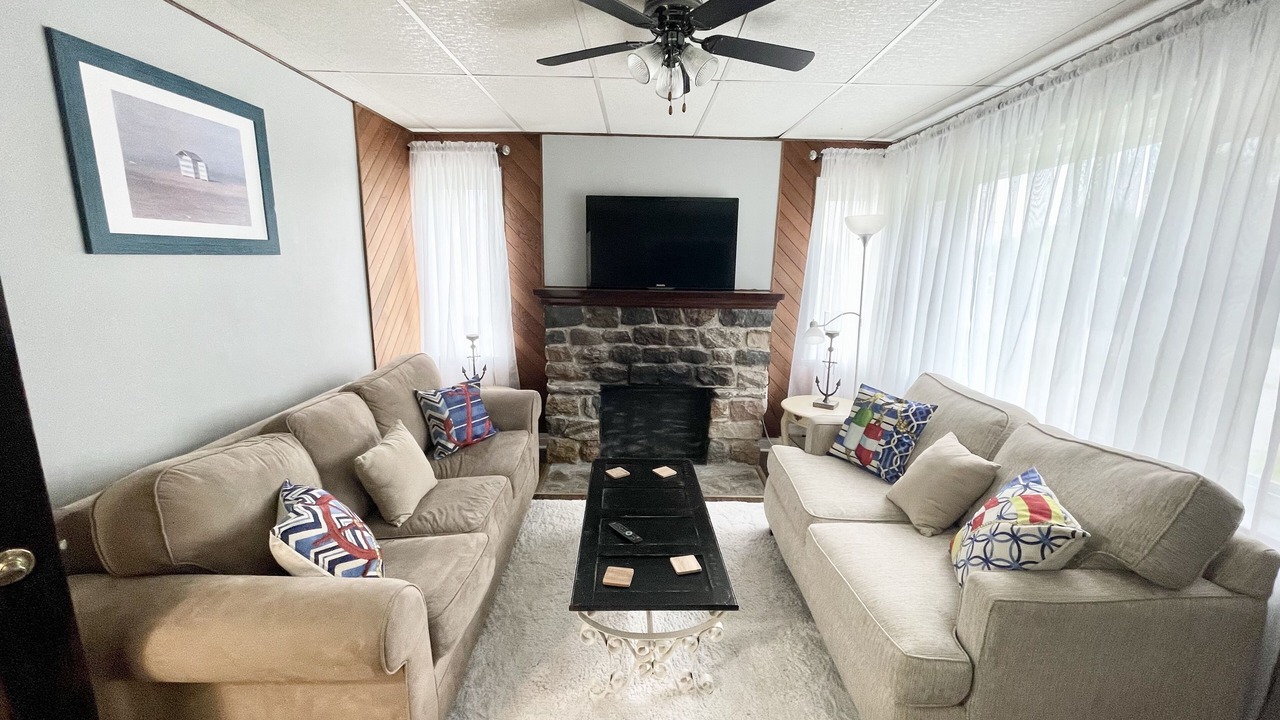 Photo of Livingroom in Port Colborne