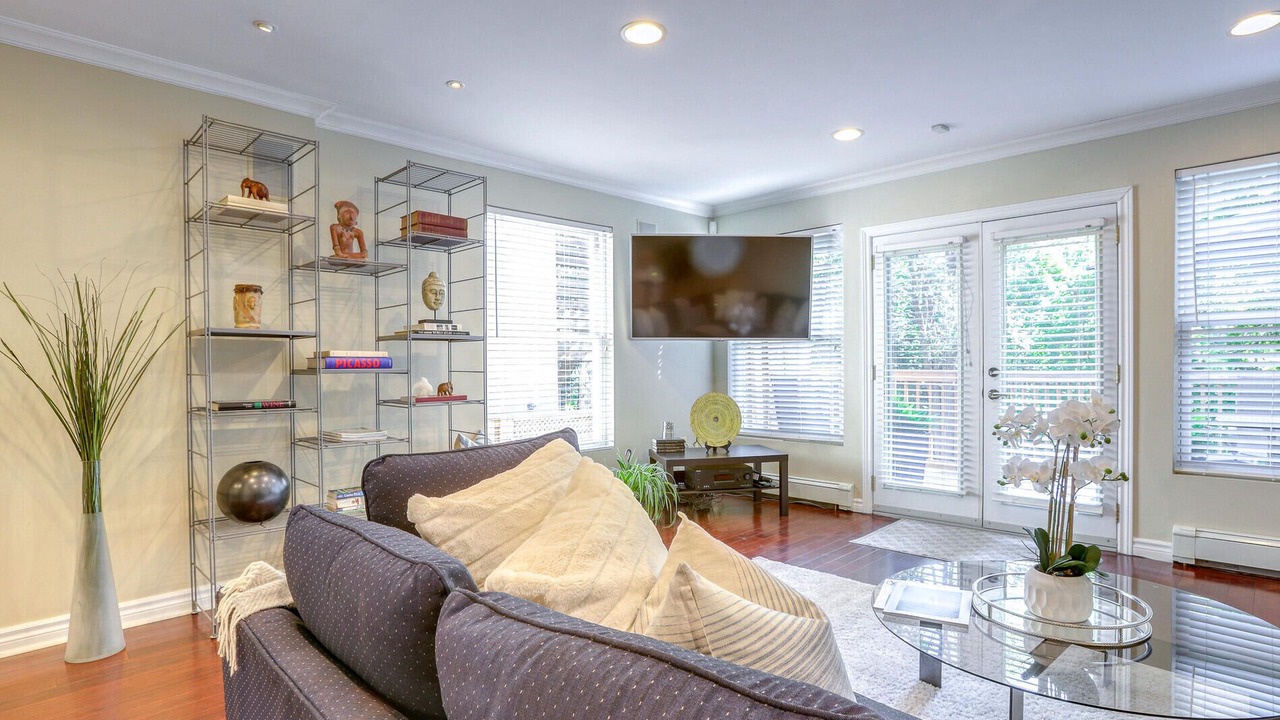 Photo of Livingroom in Lawrence Park South