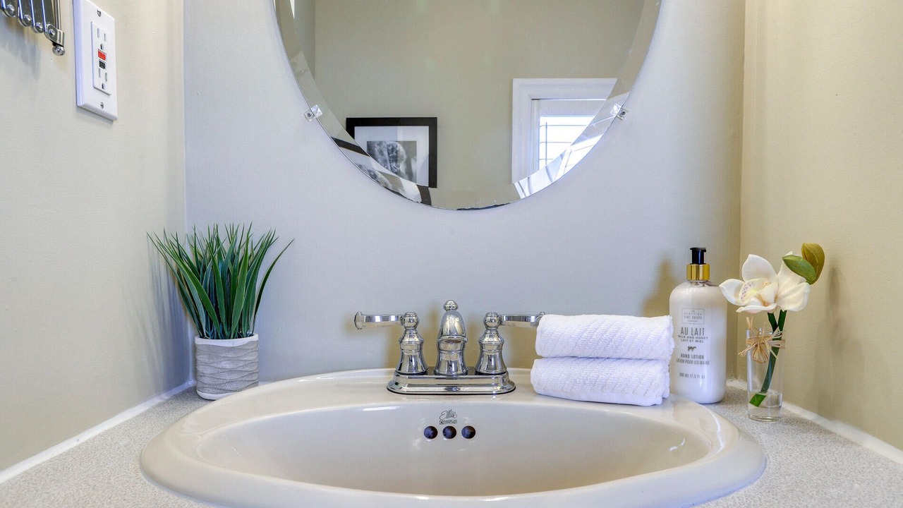 Photo of Bathroom in Lawrence Park South
