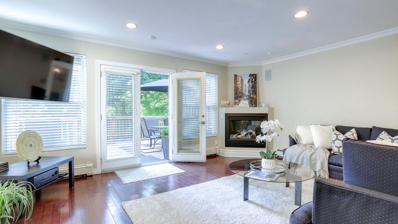 Photo of Livingroom in Lawrence Park South