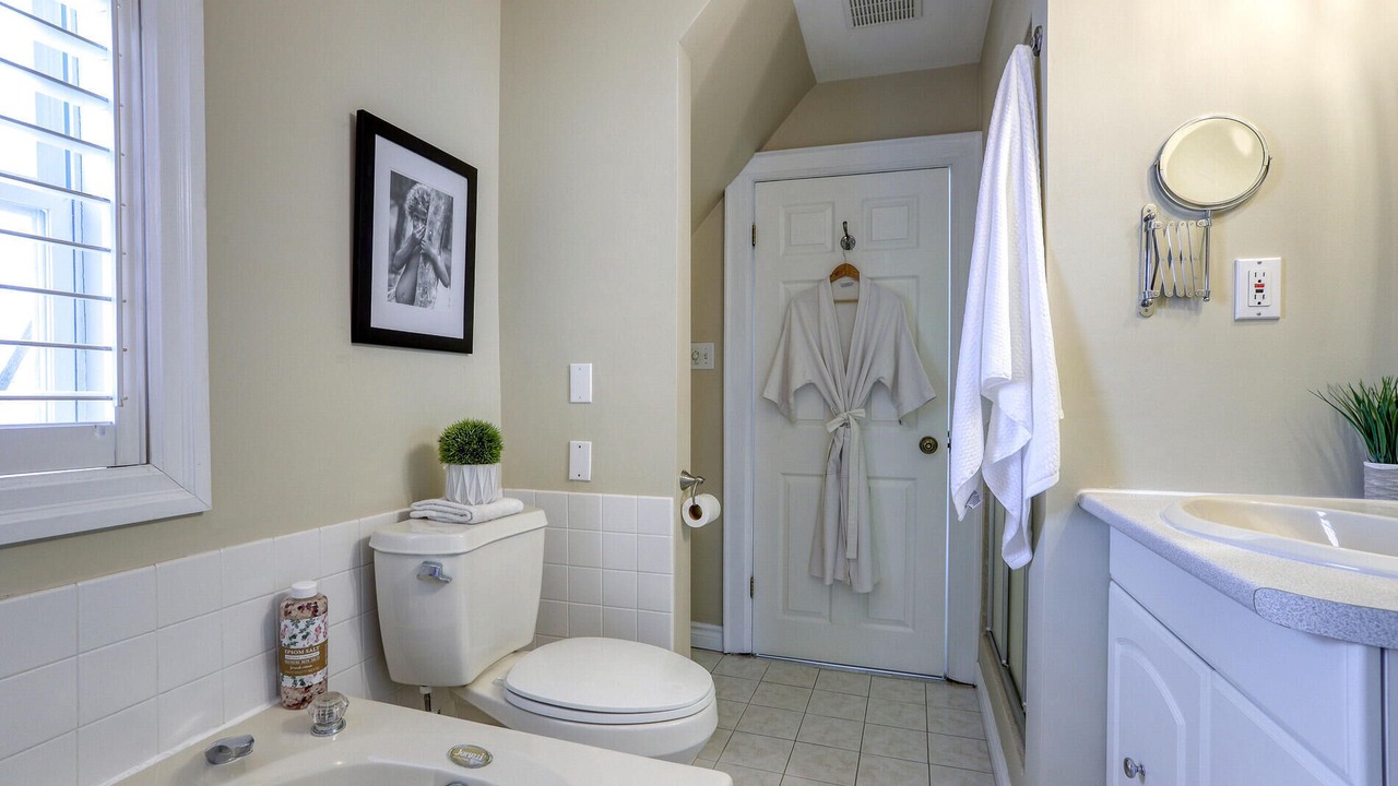 Photo of Bathroom in Lawrence Park South