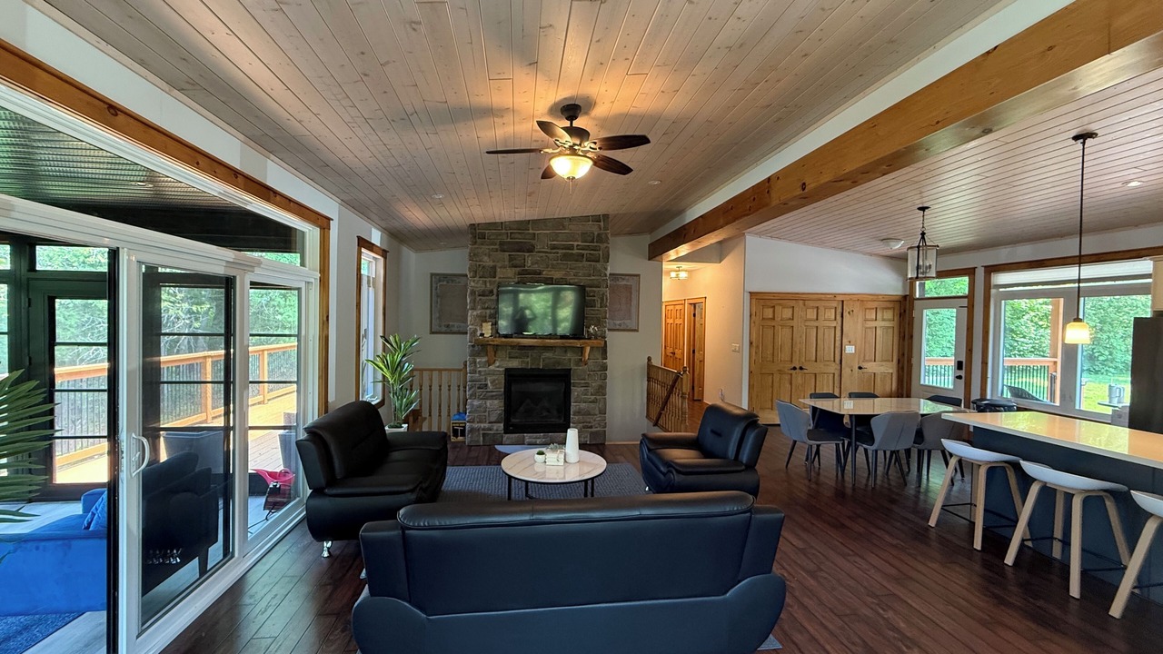 Photo of Livingroom in Omemee