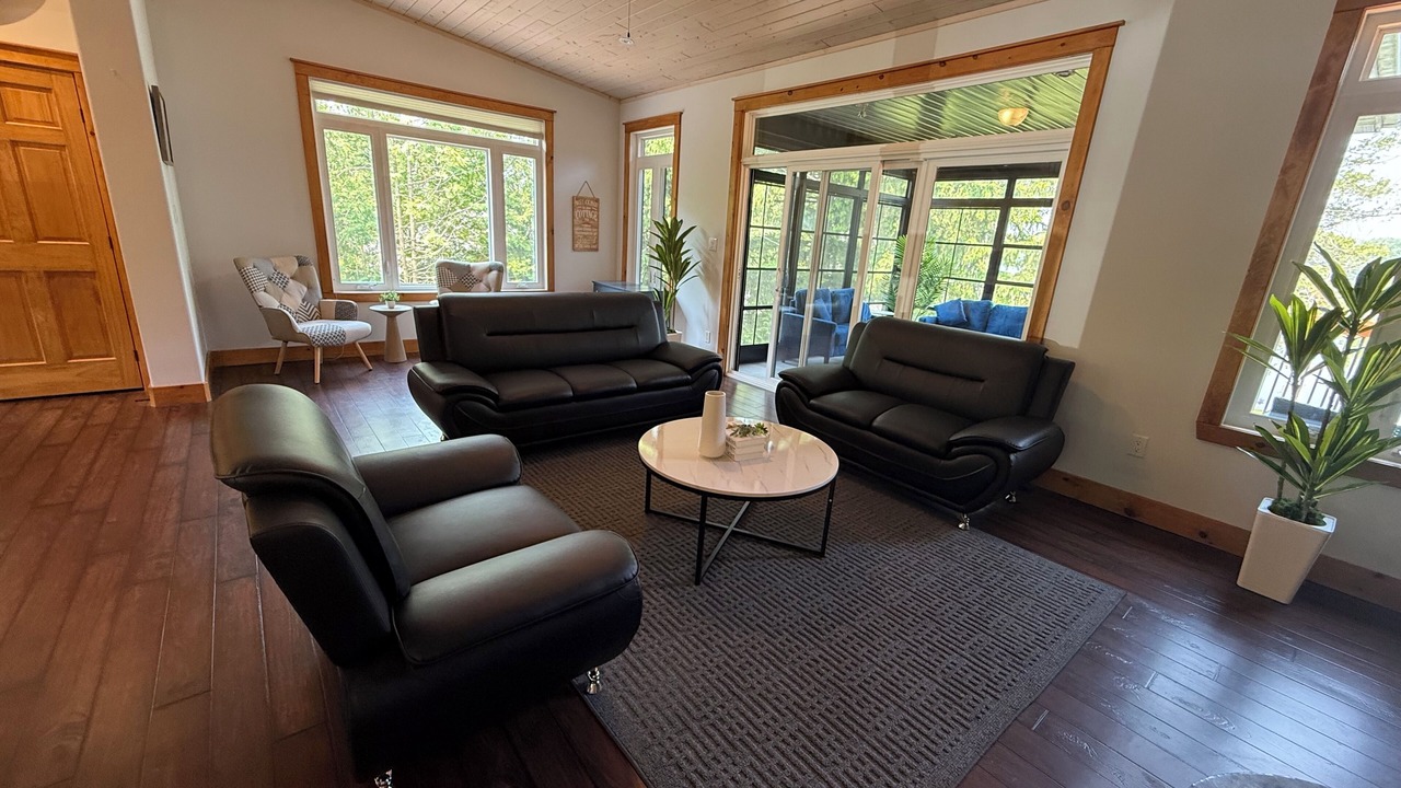 Photo of Livingroom in Omemee