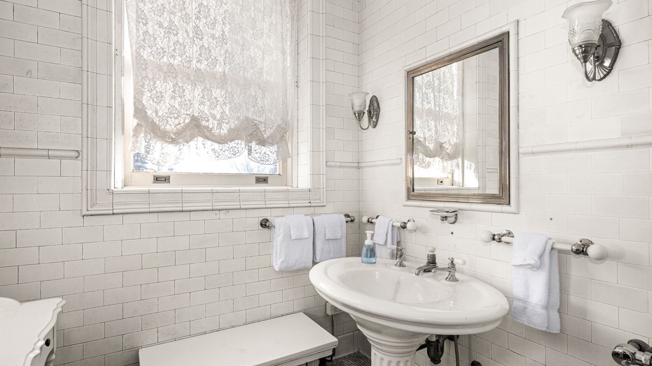 Photo of Bathroom in Endion