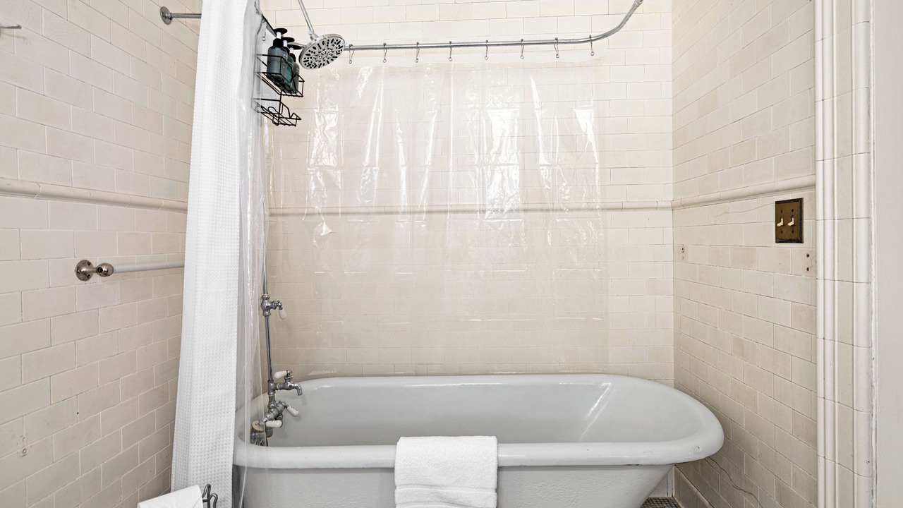Photo of Bathroom in Endion