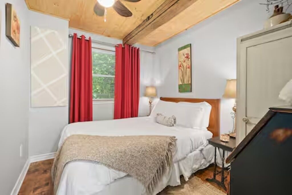 Photo of Bedroom in Campbellford