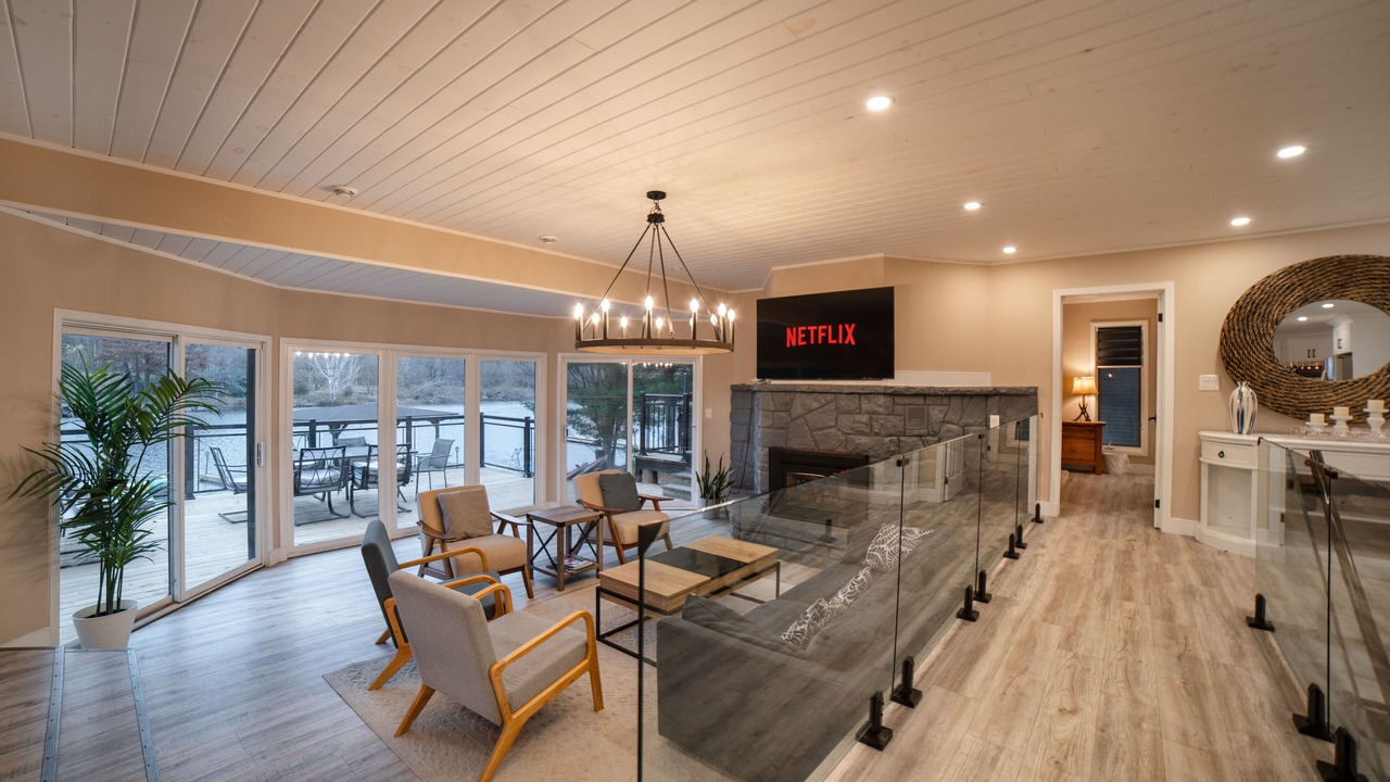 Photo of Livingroom in Port Carling
