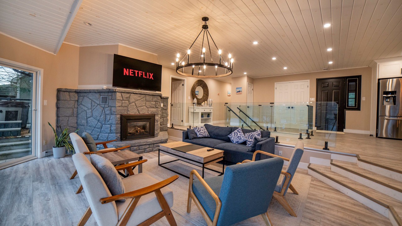 Photo of Livingroom in Port Carling