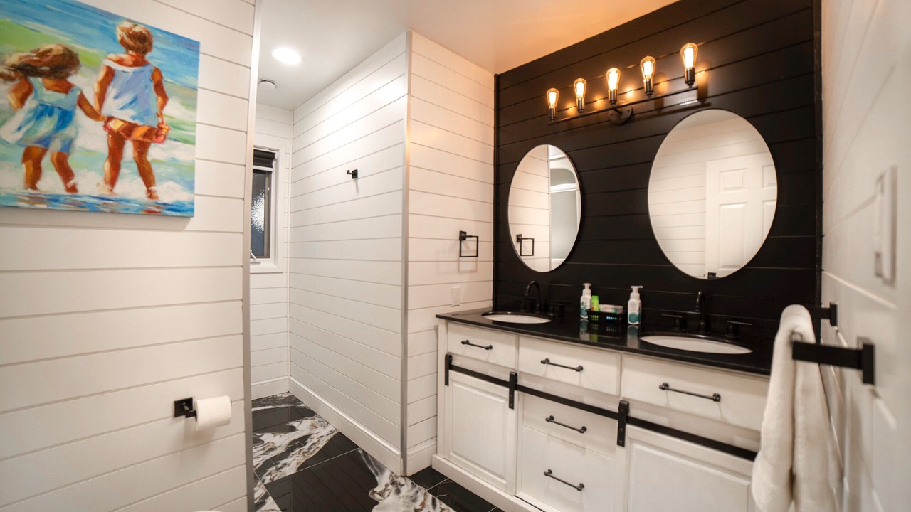 Photo of Bathroom in Port Carling