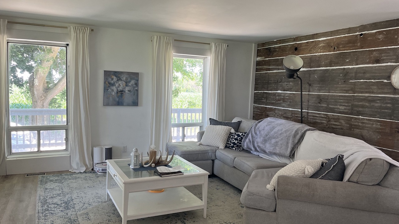 Photo of Livingroom in Huron East