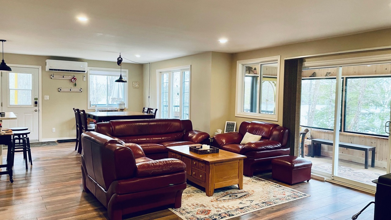 Photo of Livingroom in North Frontenac