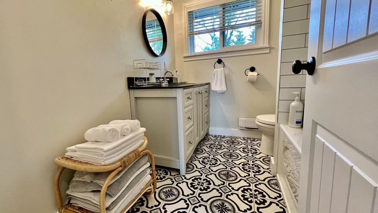 Photo of Bathroom in Victoria Harbour