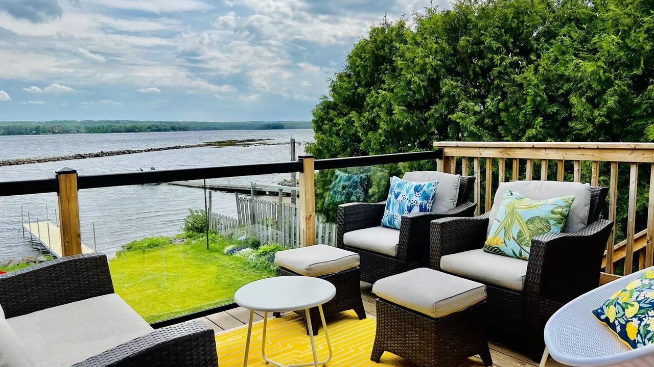 Photo of Patio Balcony in Victoria Harbour