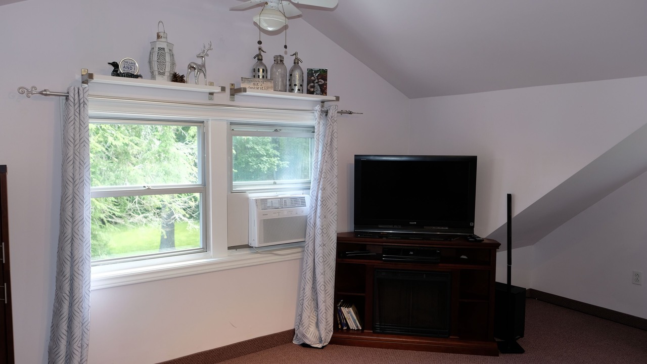 Photo of Livingroom in Gravenhurst
