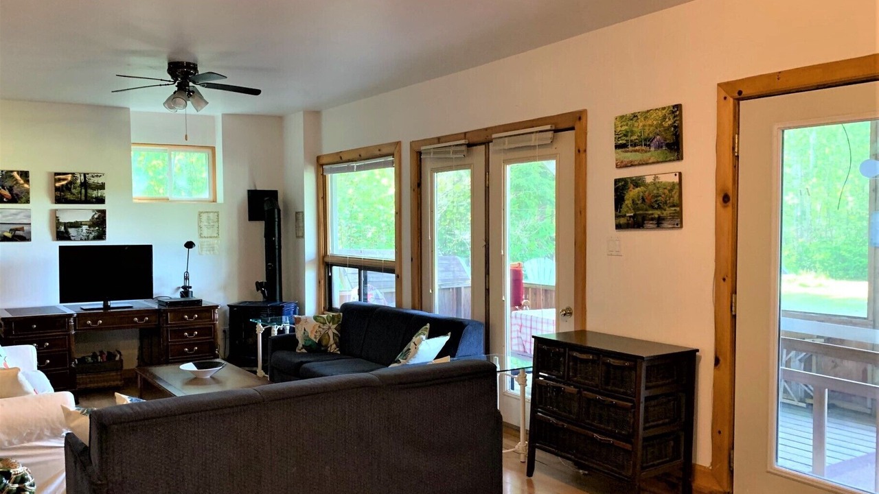 Photo of Livingroom in Lake of Bays