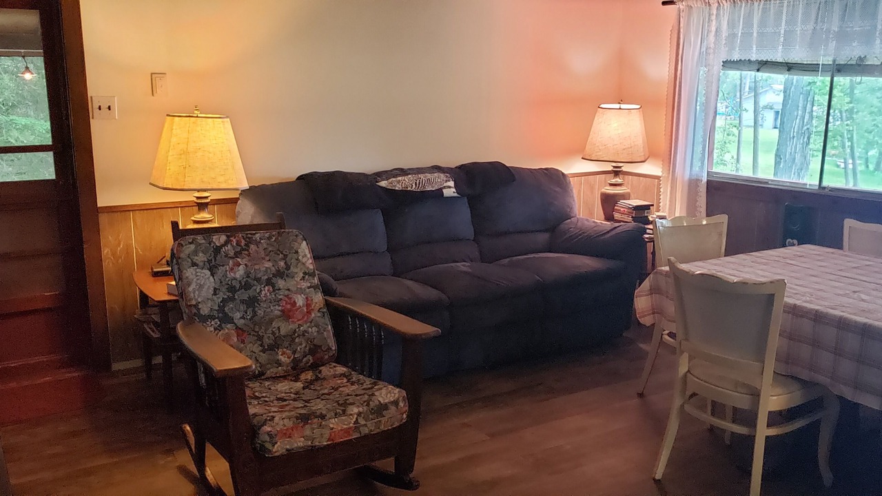 Photo of Livingroom in Central Frontenac