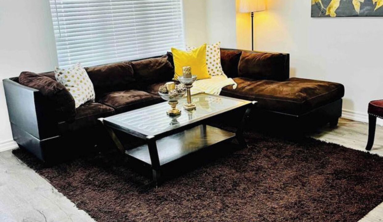 Photo of Livingroom in Halton Regional Municipality