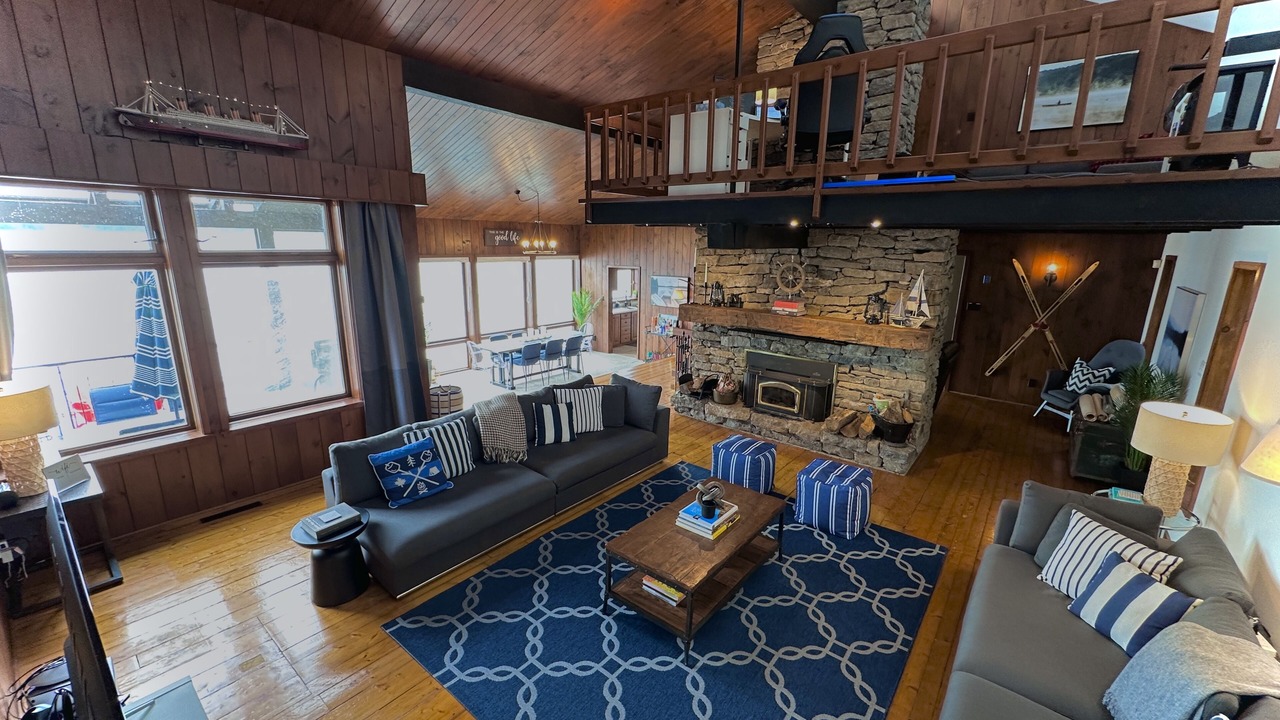 Photo of Livingroom in Elizabethtown-Kitley